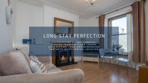Dwellcome Home Ltd 1 Bed Apt, Half Mile to Union Street yet Quiet, Free Parking, Fast WIFI, Ideal for Long Term Contractor, etc Stays, Fully Equipped Kitchen, Regular Housekeeping Option - See Our Sit